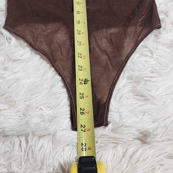 SKIMS MESH MOCK NECK BODYSUIT/ NWT/ M/ COCOA - Picture 11 of 13